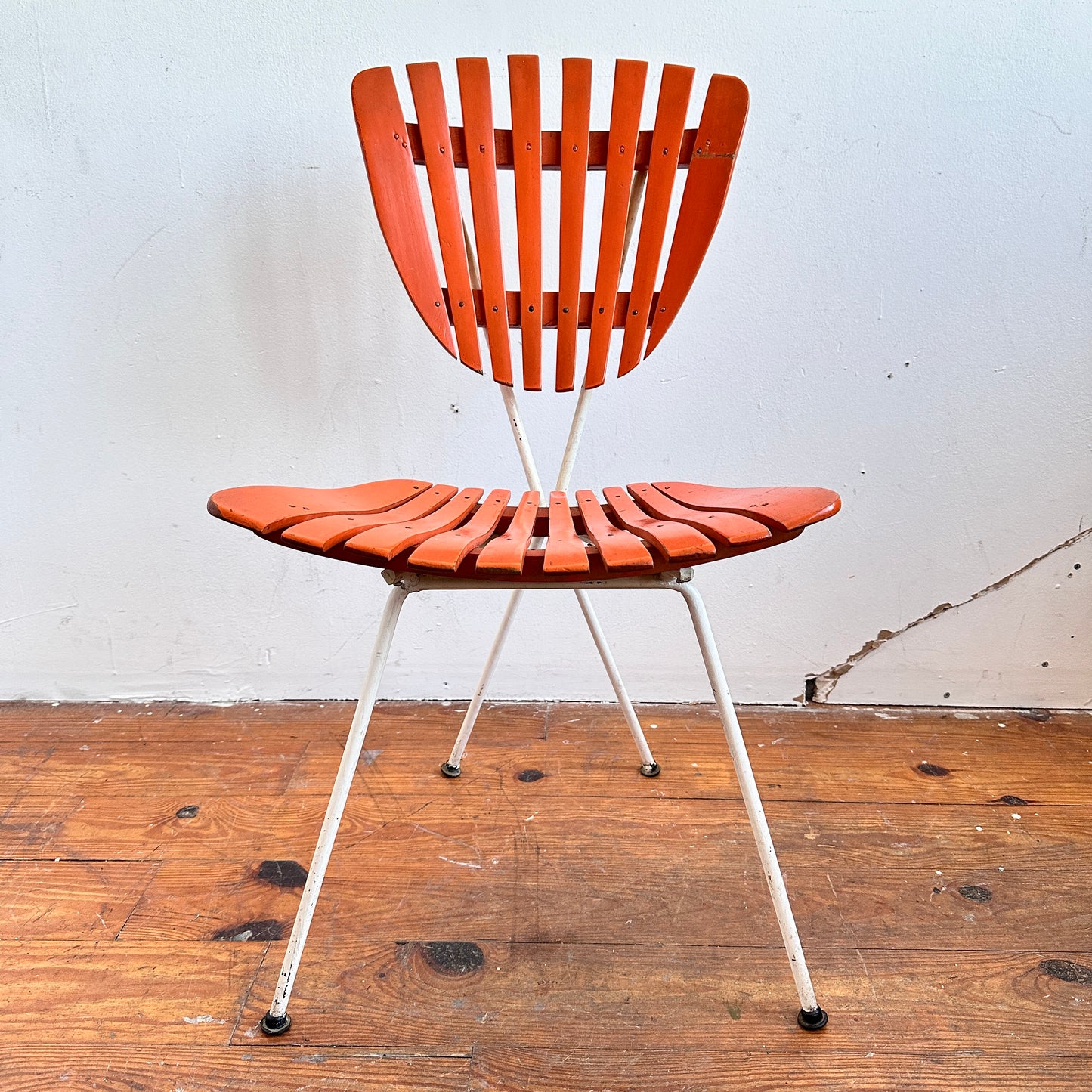 CH067 VINTAGE WHITE AND ORANGE UMANOFF CHAIR