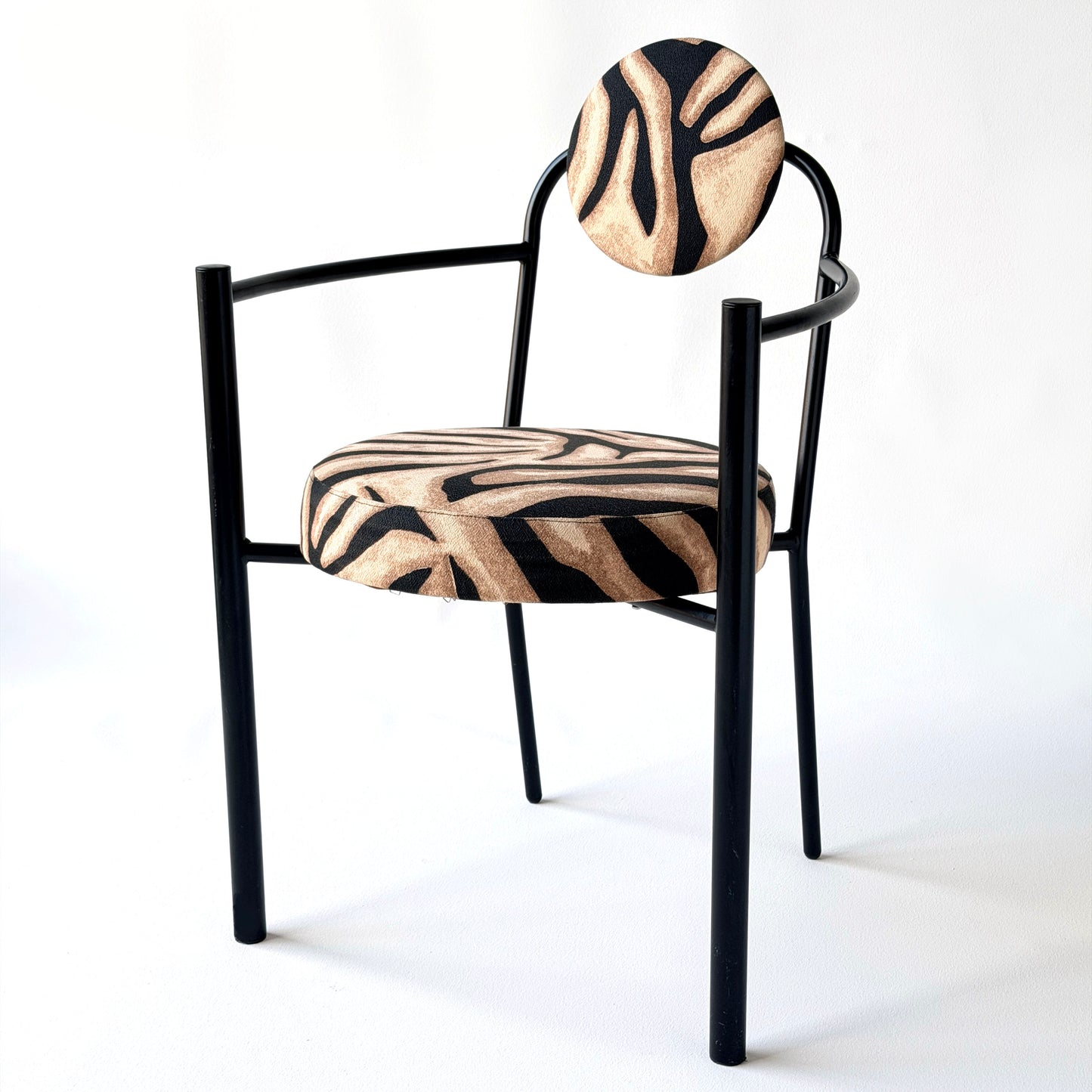 CH072 ZEBRA ROUND BACK ARM CHAIR