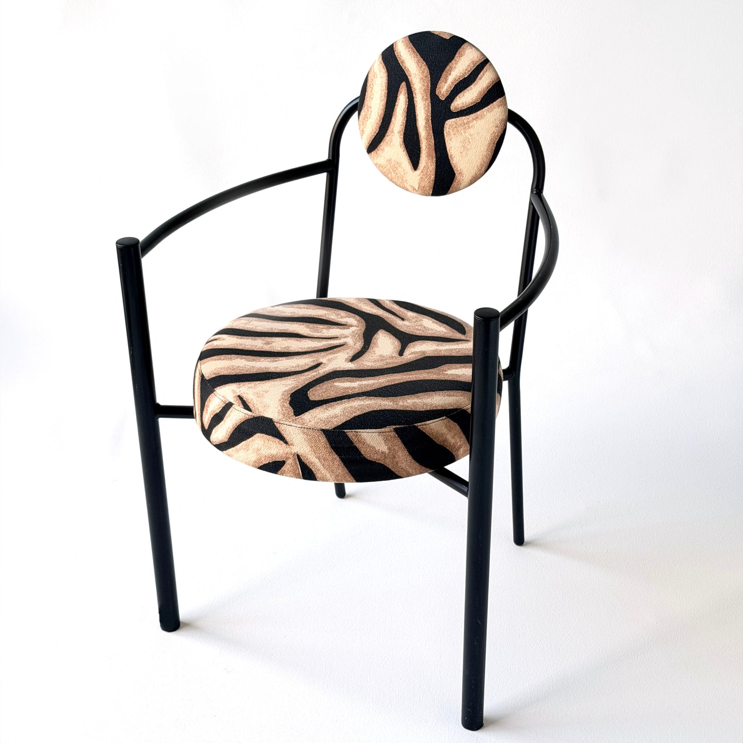 CH072 ZEBRA ROUND BACK ARM CHAIR