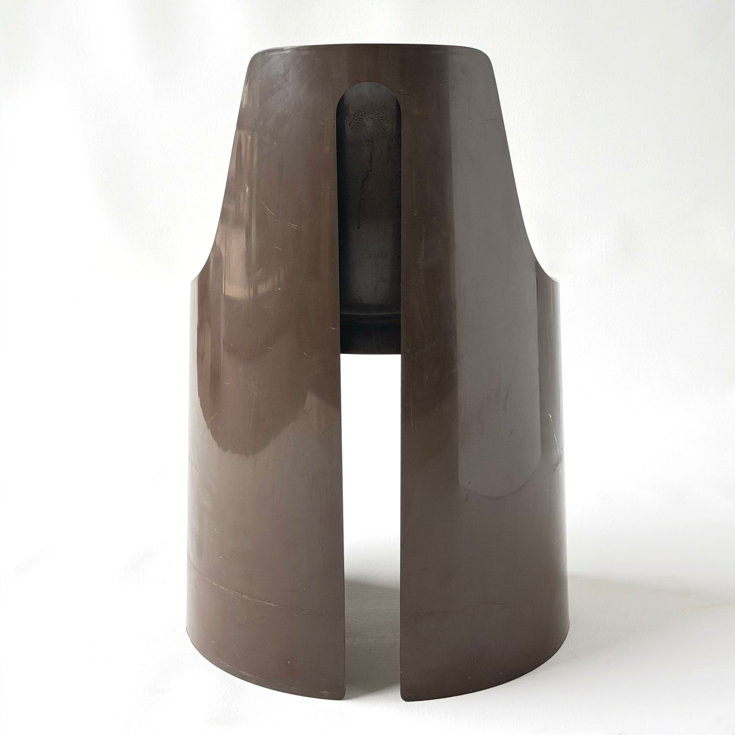 CH080 DISTRESSED BROWN PLASTIC CHAIR