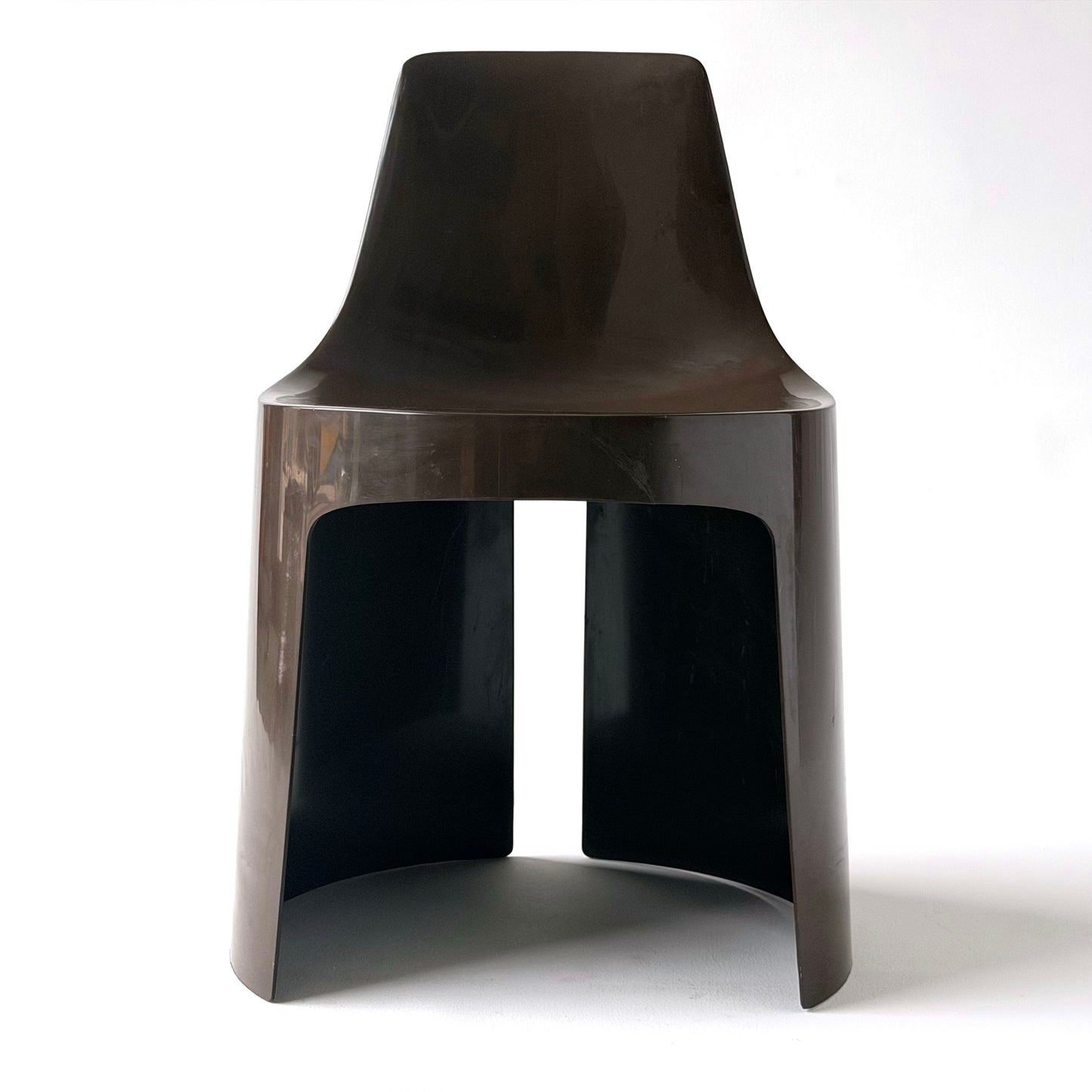 CH080 DISTRESSED BROWN PLASTIC CHAIR