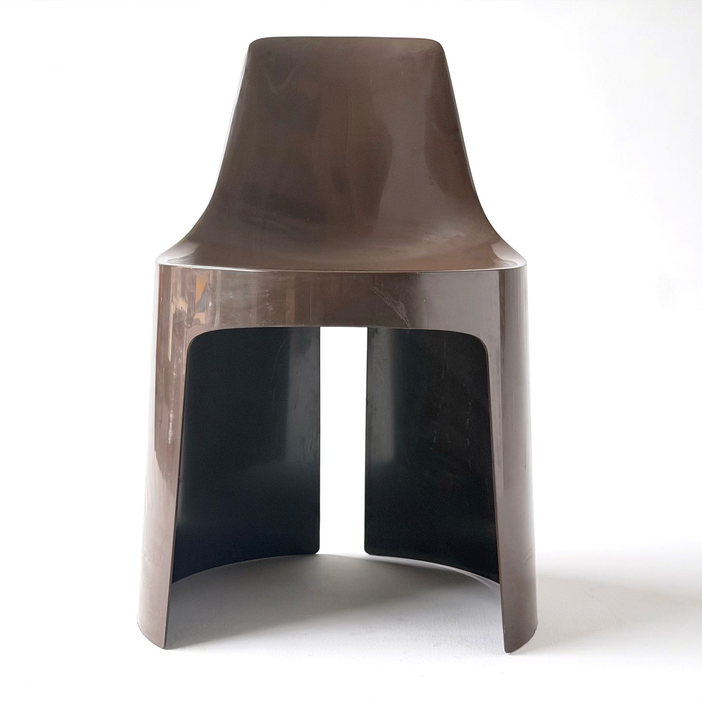 CH080 DISTRESSED BROWN PLASTIC CHAIR