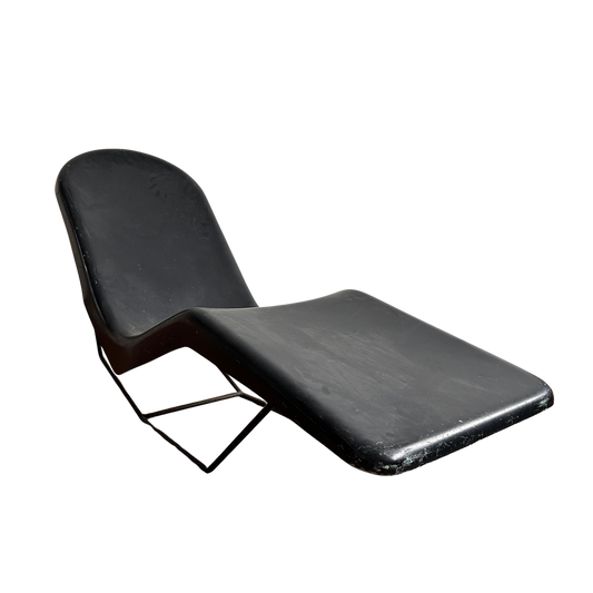 CS002 BLACK FIBERGLASS AND IRON POOL LOUNGER