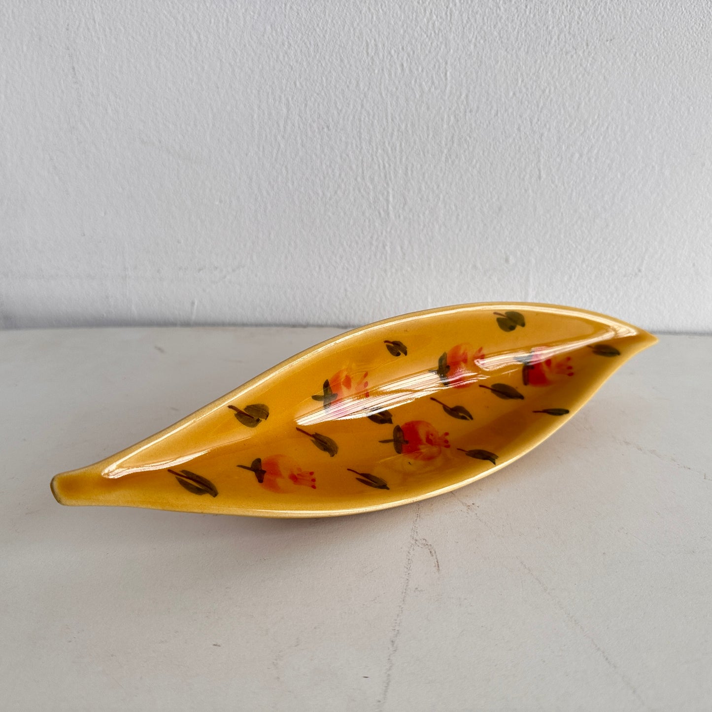 CT013 YELLOW CERAMIC CATCHALL WITH ORANGE FLOWERS