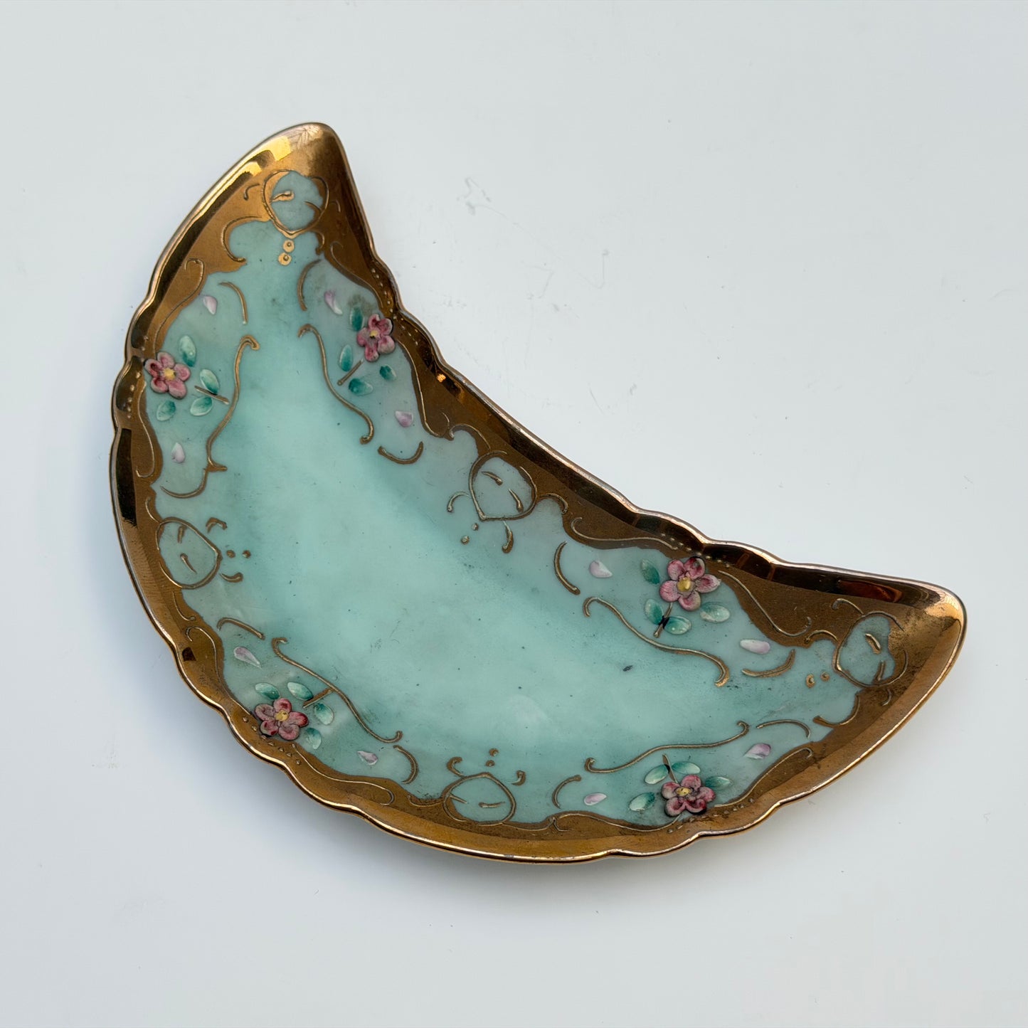 CT033 BABY BLUE AND GOLD CRESCENT BONE DISH