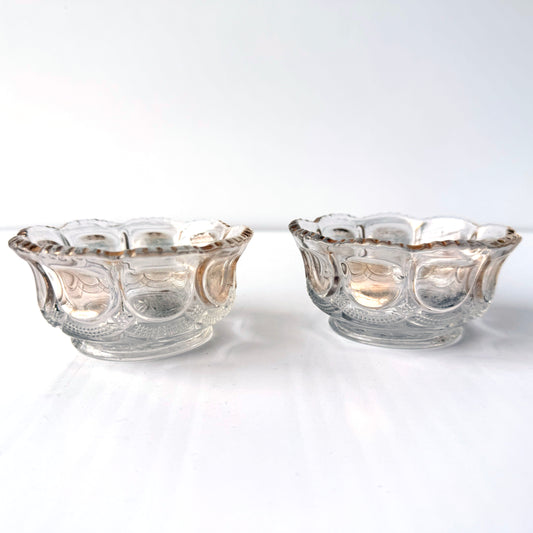 CT035 PAIR OF GOLD RIMMED GLASS BOWLS
