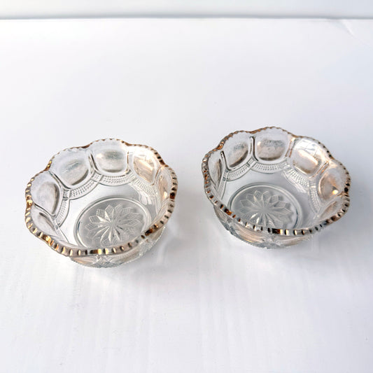 CT035 PAIR OF GOLD RIMMED GLASS BOWLS