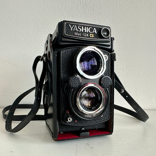 EL038 YASHICA MAT 124G MEDIUM FORMAT CAMERA