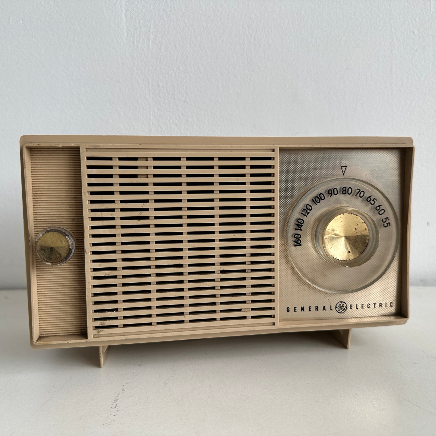 EL039 TAN GE RADIO