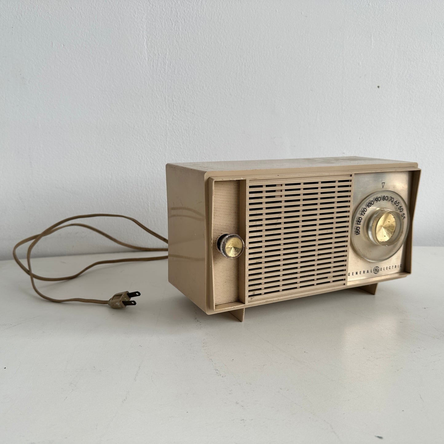 EL039 TAN GE RADIO