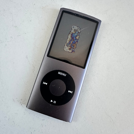 EL075 DAMAGED BUT WORKING IPOD NANO