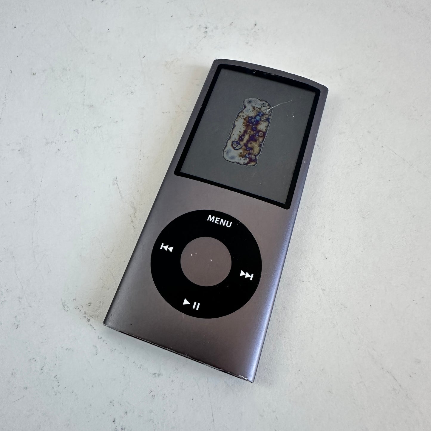 EL075 DAMAGED BUT WORKING IPOD NANO