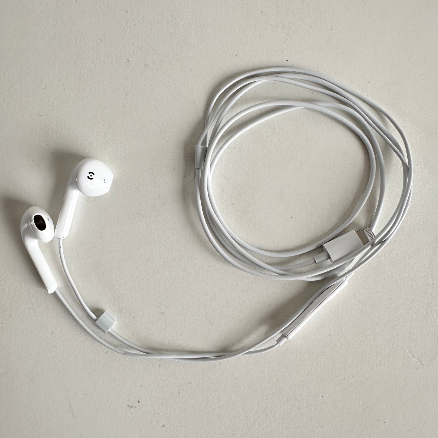 EL080 WHITE EARBUDS