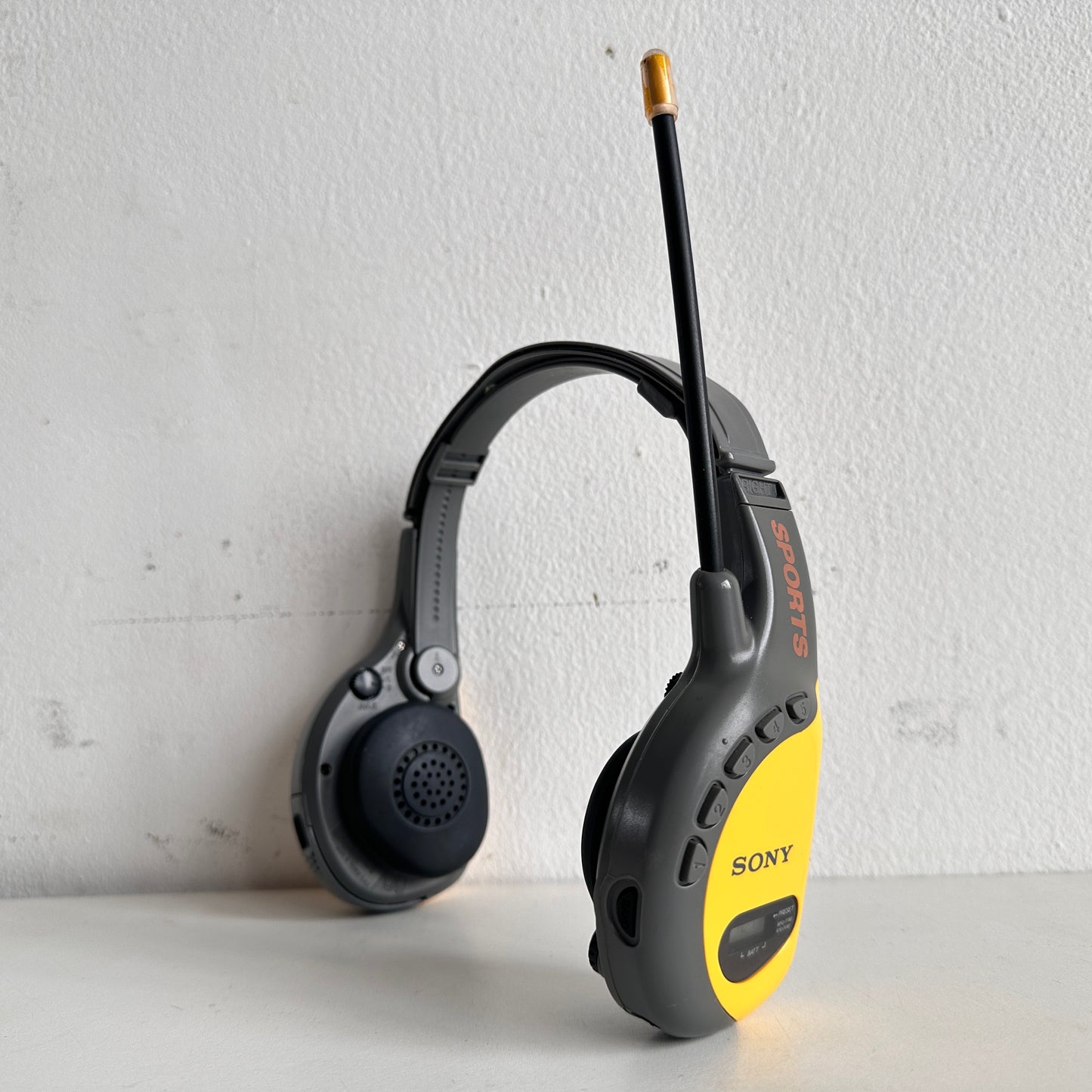 EL083 SONY FM/AM WALKMAN HEADPHONES