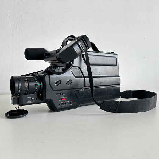 EL086 VINTAGE VHS CAMCORDER