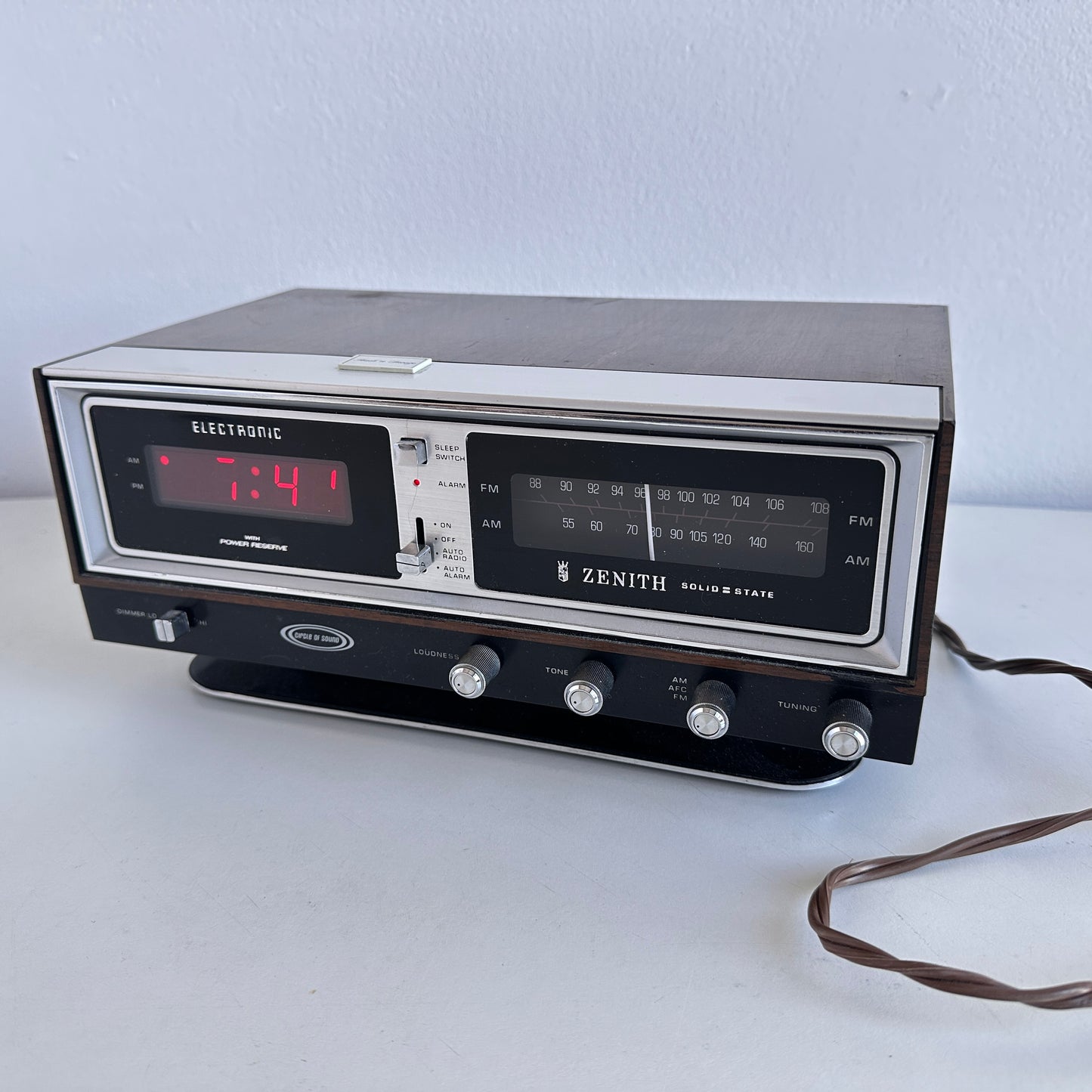 EL087 VINTAGE ZENITH ALARM / RADIO