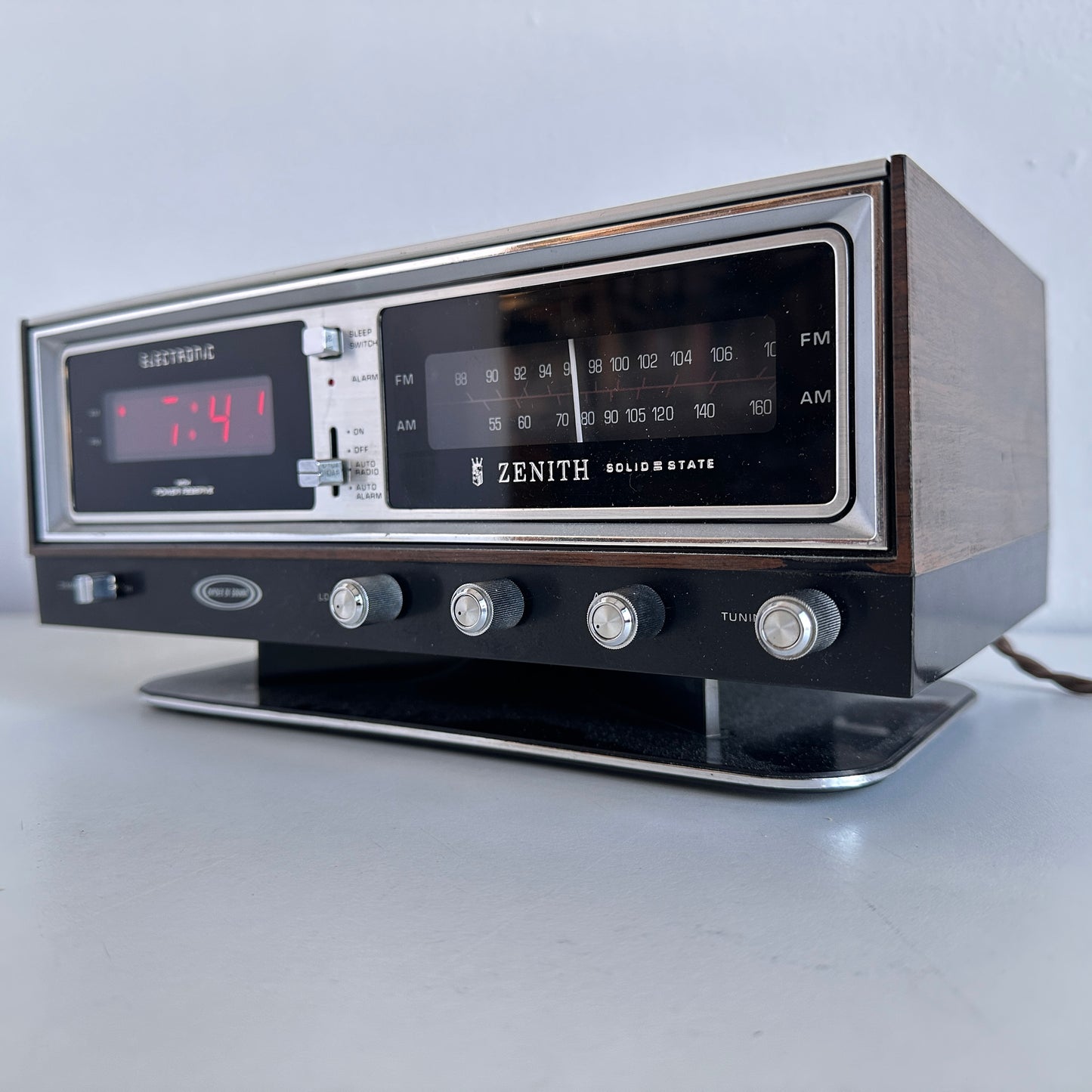 EL087 VINTAGE ZENITH ALARM / RADIO