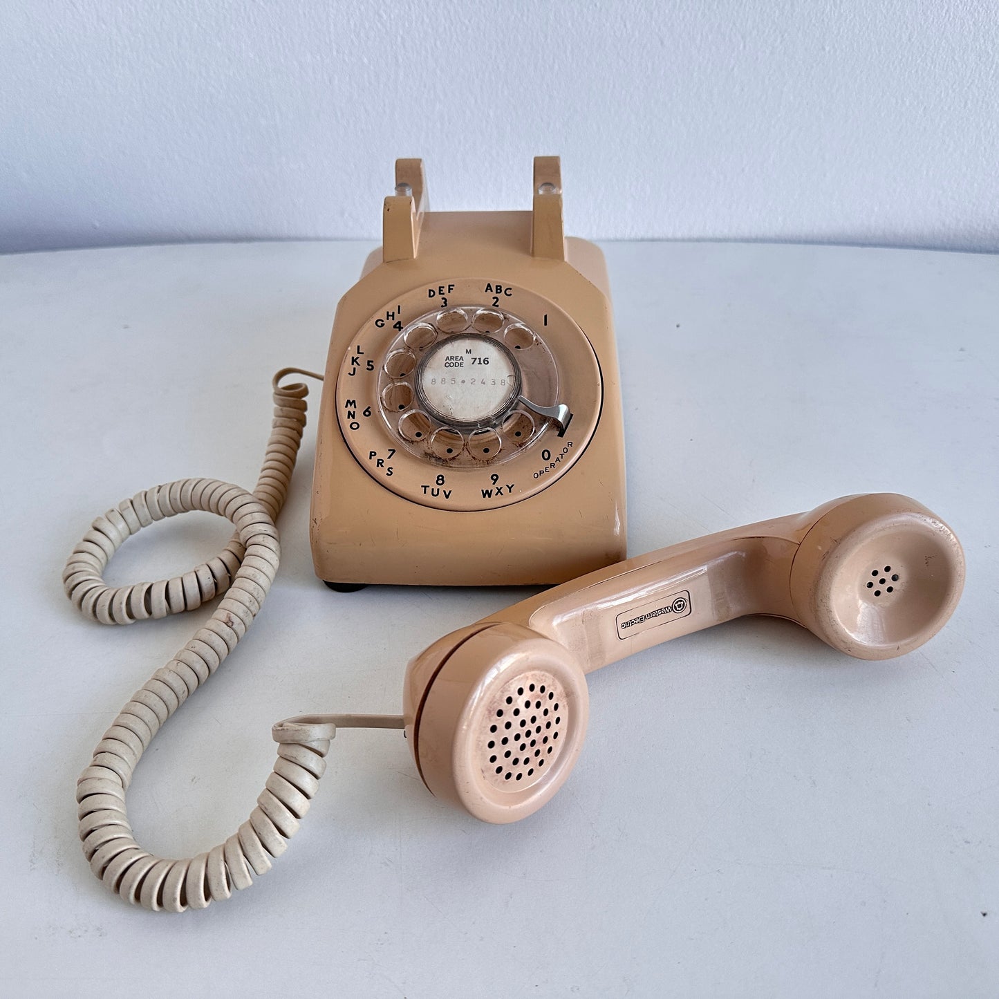 EL089 TAN ROTARY PHONE