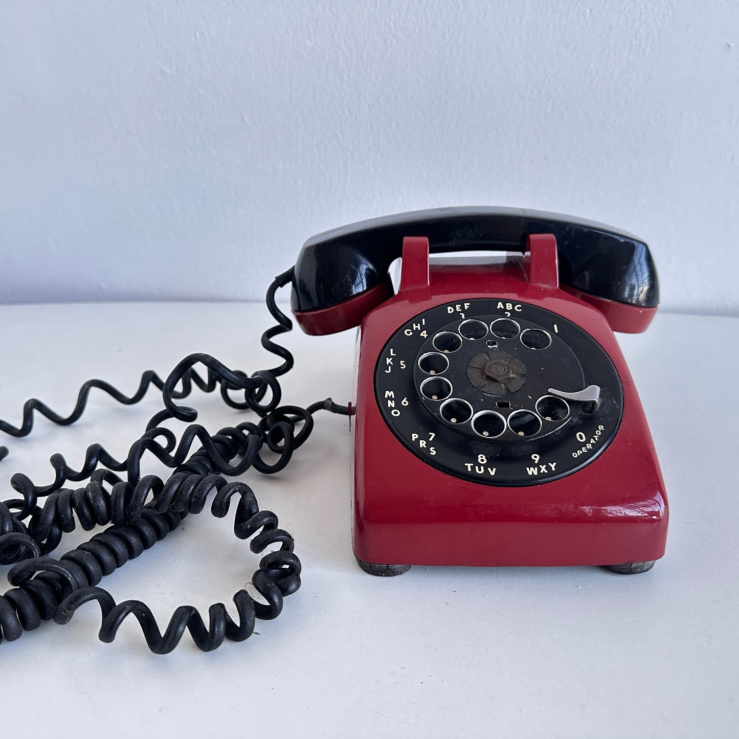 EL092 BLACK & RED ROTARY PHONE