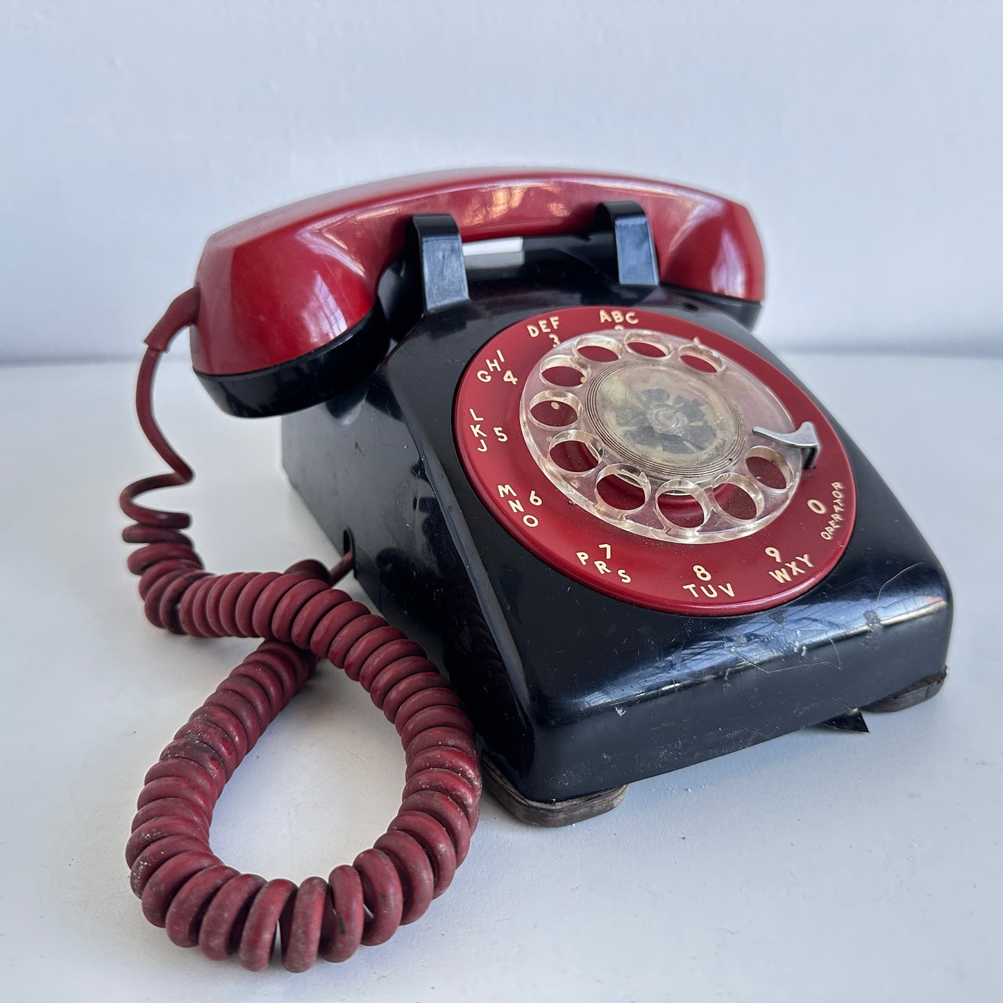EL093 RED & BLACK ROTARY PHONE