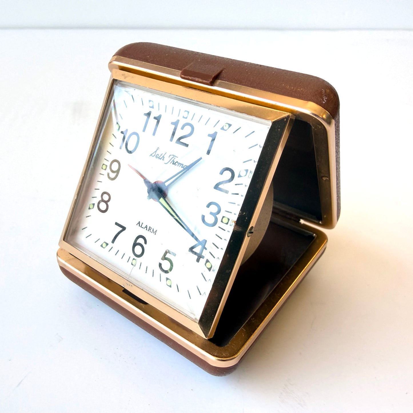 E102 BROWN PLASTIC AND BRASS FOLDING ALARM CLOCK