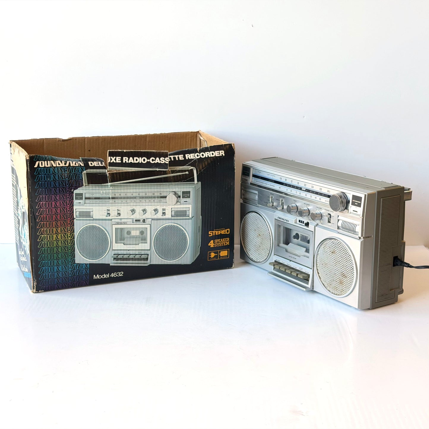 EL108 SOUNDESIGN PORTABLE RADIO / CASSETTE PLAYER