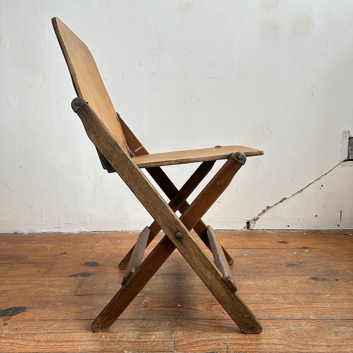FC002 WW2 US ARMY WOOD FOLDING CHAIR