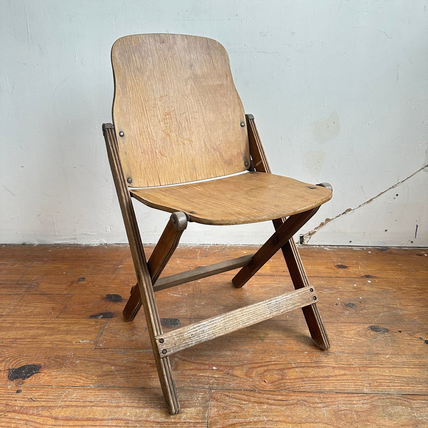 FC002 WW2 US ARMY WOOD FOLDING CHAIR