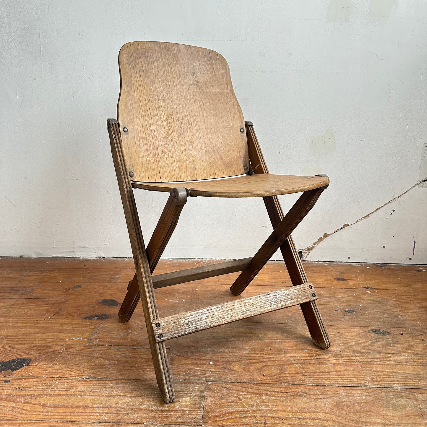 FC002 WW2 US ARMY WOOD FOLDING CHAIR