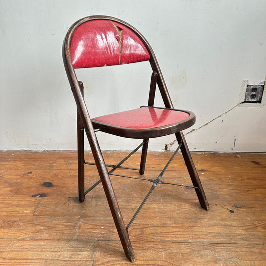 FC005 DISTRESSED RED VINYL & WOOD FOLDING CHAIR