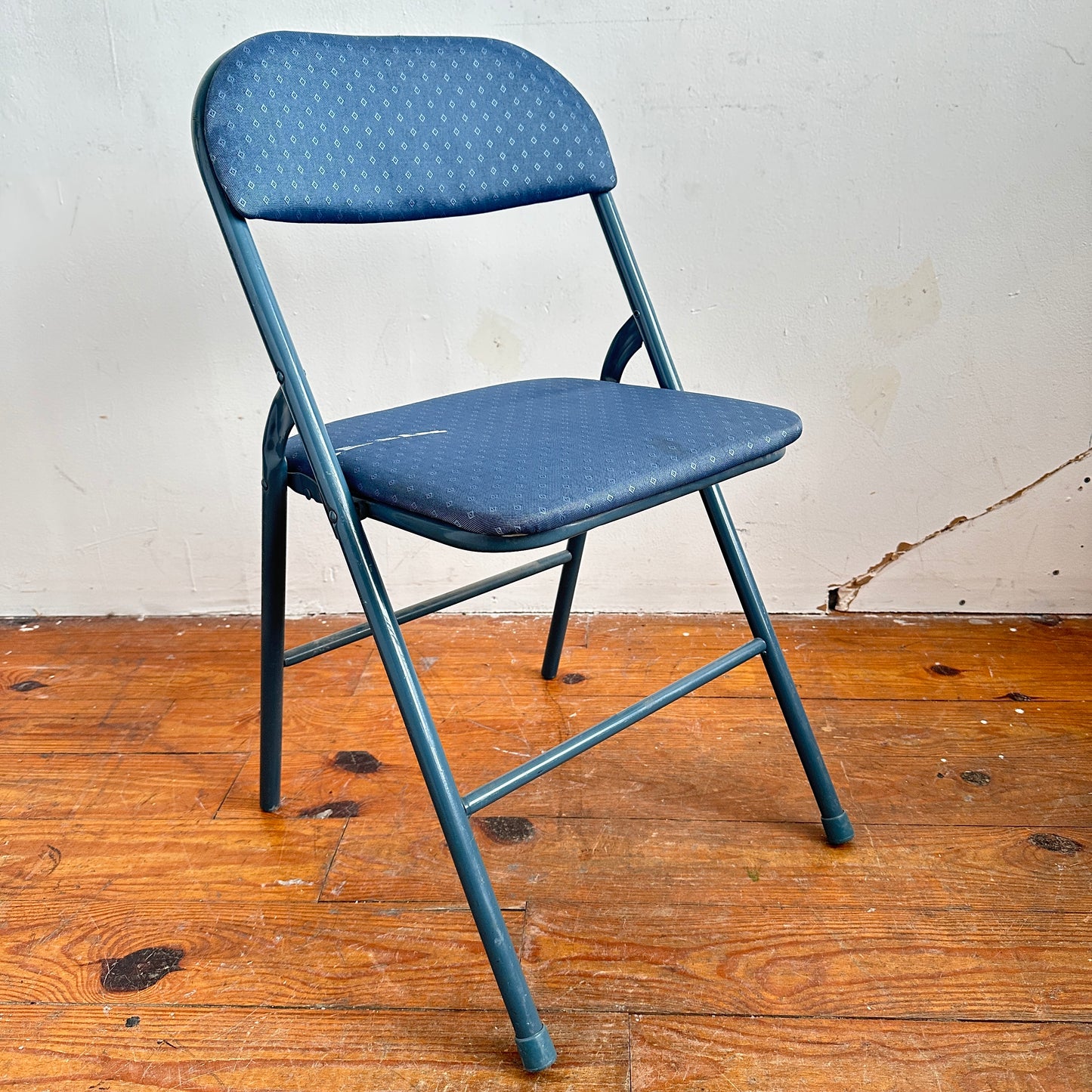 FC007 BLUE FABRIC AND METAL FOLDING CHAIR