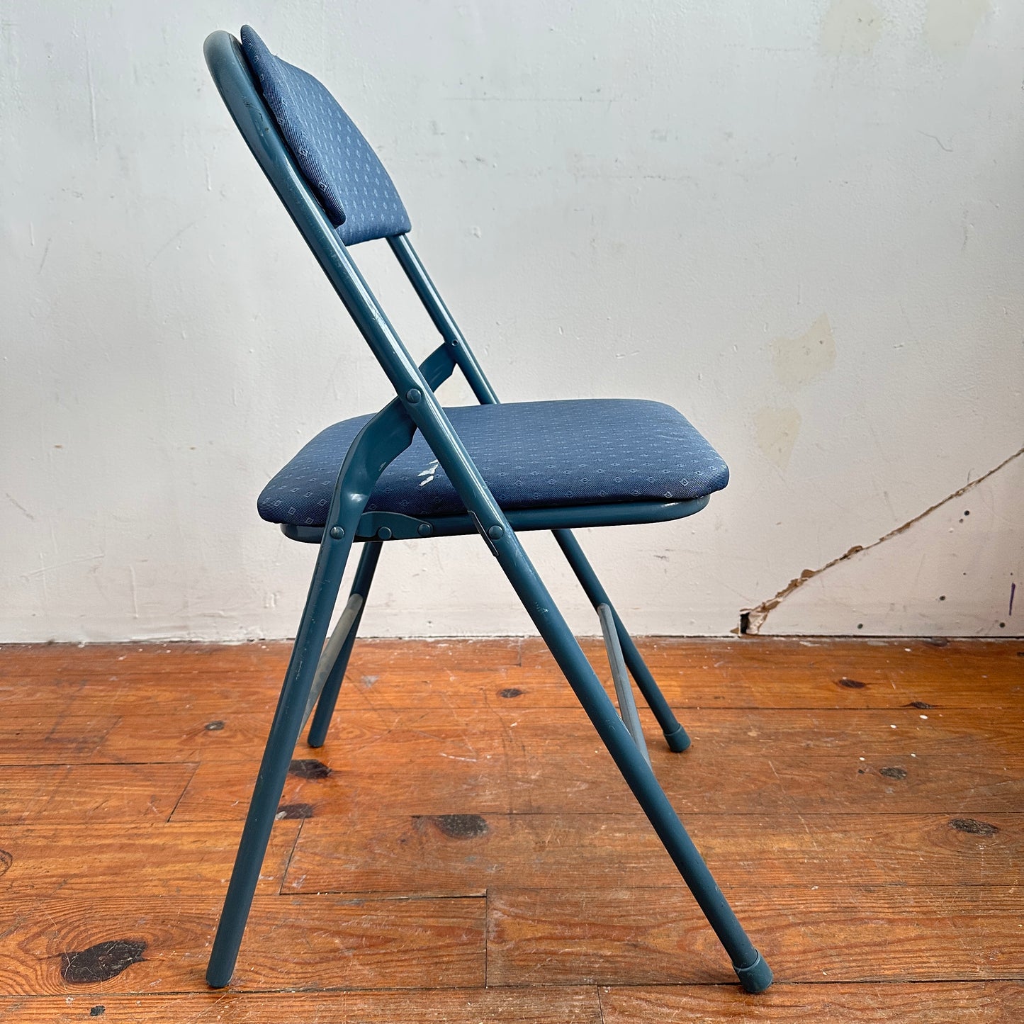 FC007 BLUE FABRIC AND METAL FOLDING CHAIR