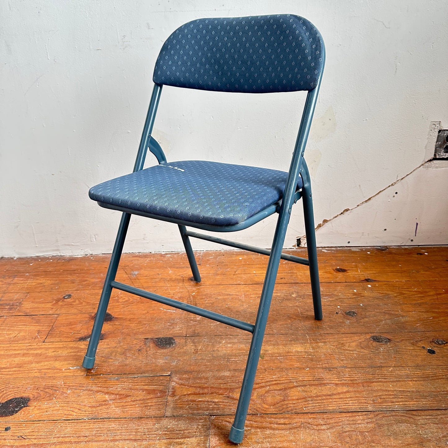 FC007 BLUE FABRIC AND METAL FOLDING CHAIR