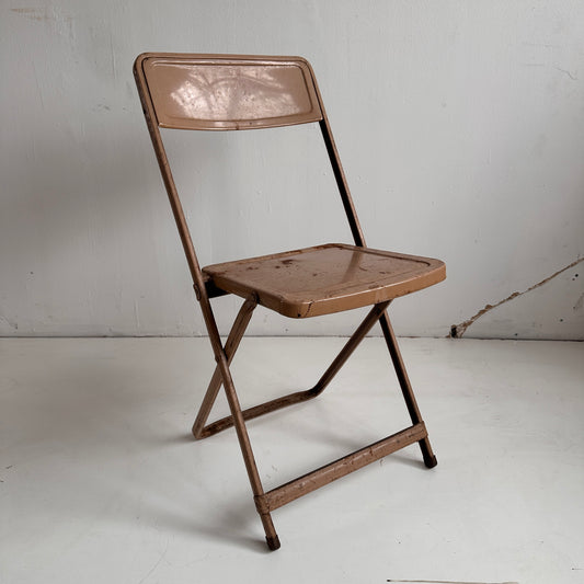 FC010 DISTRESSED TAN METAL FOLDING CHAIR