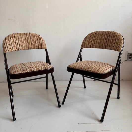 FC017 UPHOLSTERED BROWN METAL FOLDING CHAIRS