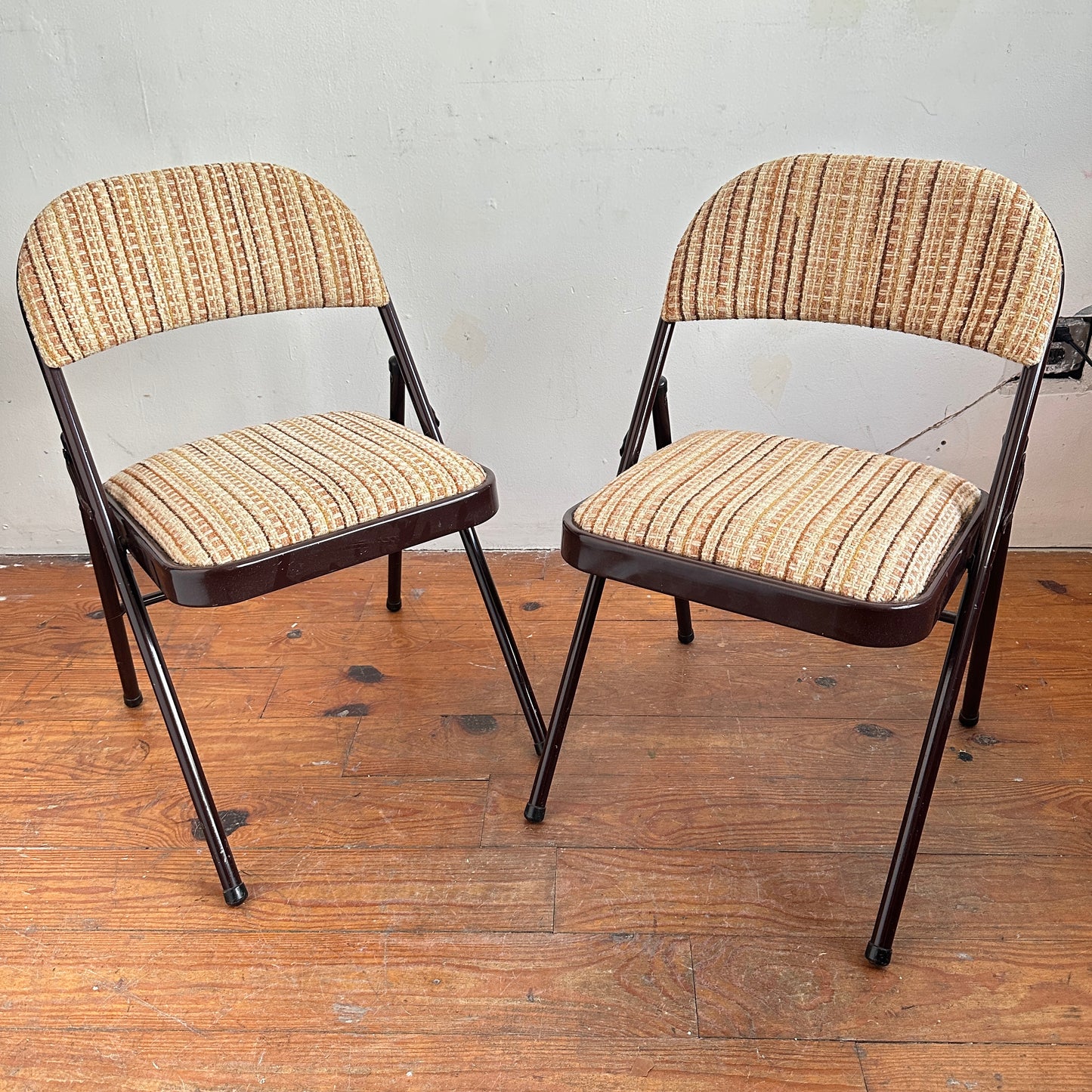 FC017 UPHOLSTERED BROWN METAL FOLDING CHAIRS