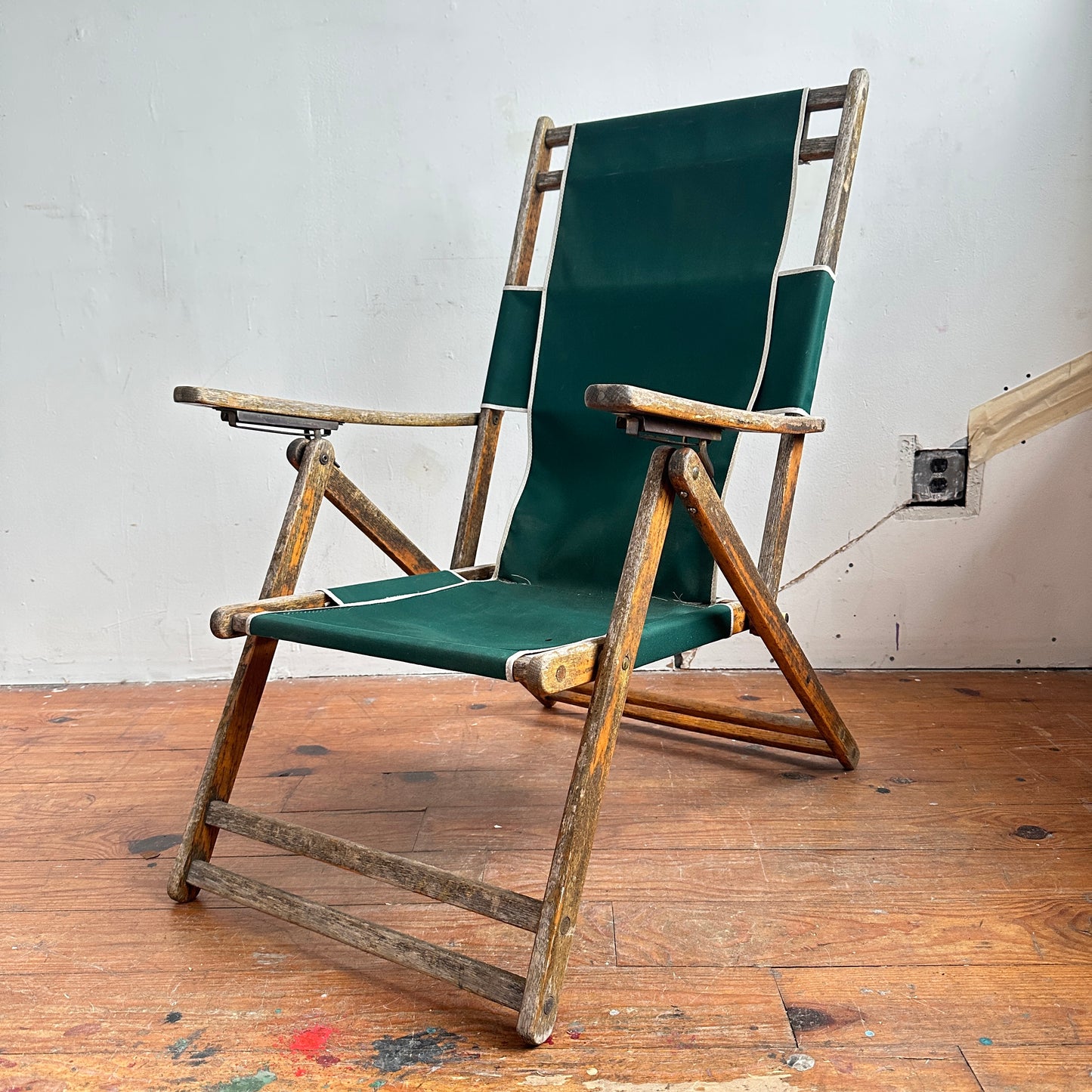 FC020 DISTRESSED WOOD WITH GREEN FABRIC DECK CHAIR