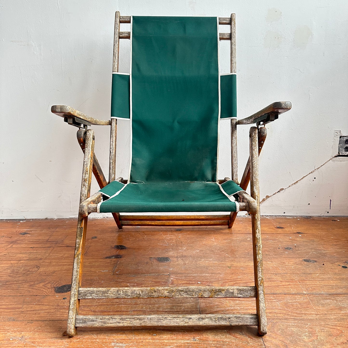 FC020 DISTRESSED WOOD WITH GREEN FABRIC DECK CHAIR