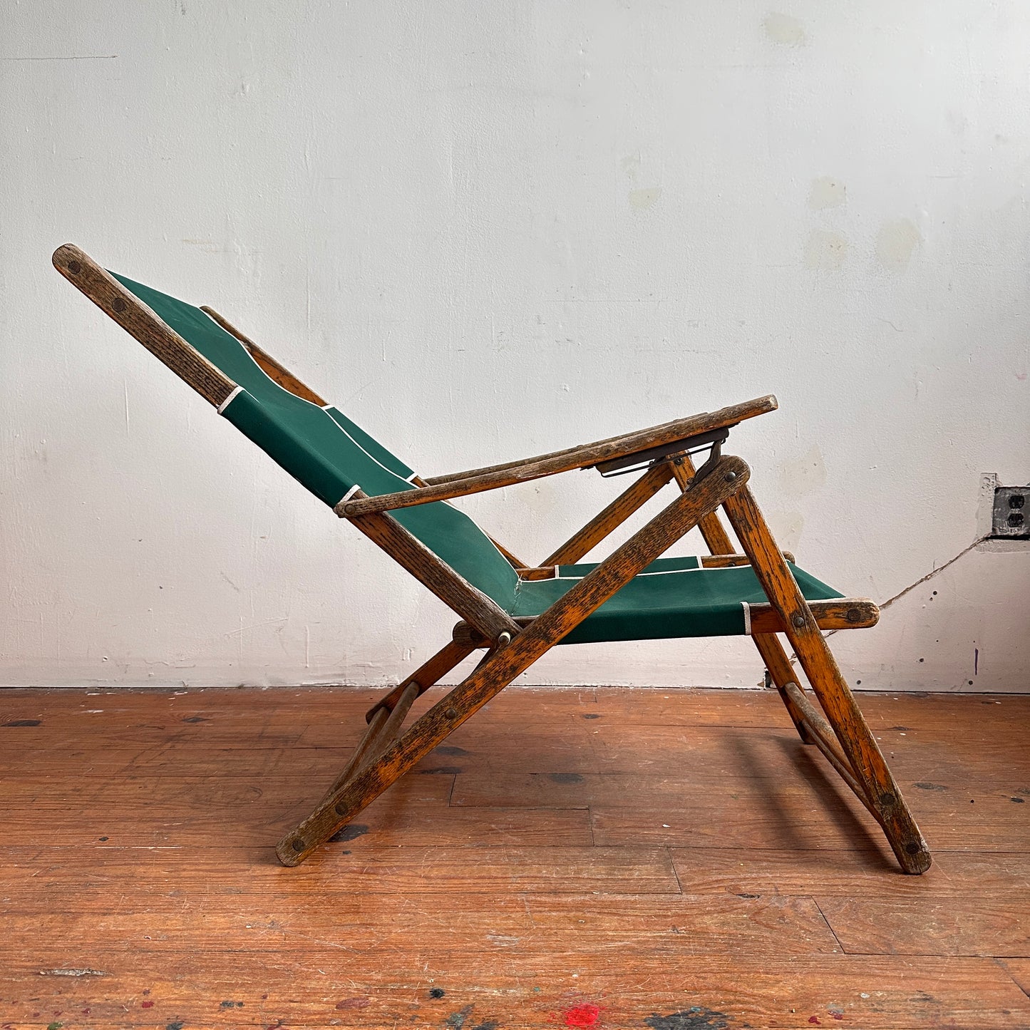 FC020 DISTRESSED WOOD WITH GREEN FABRIC DECK CHAIR