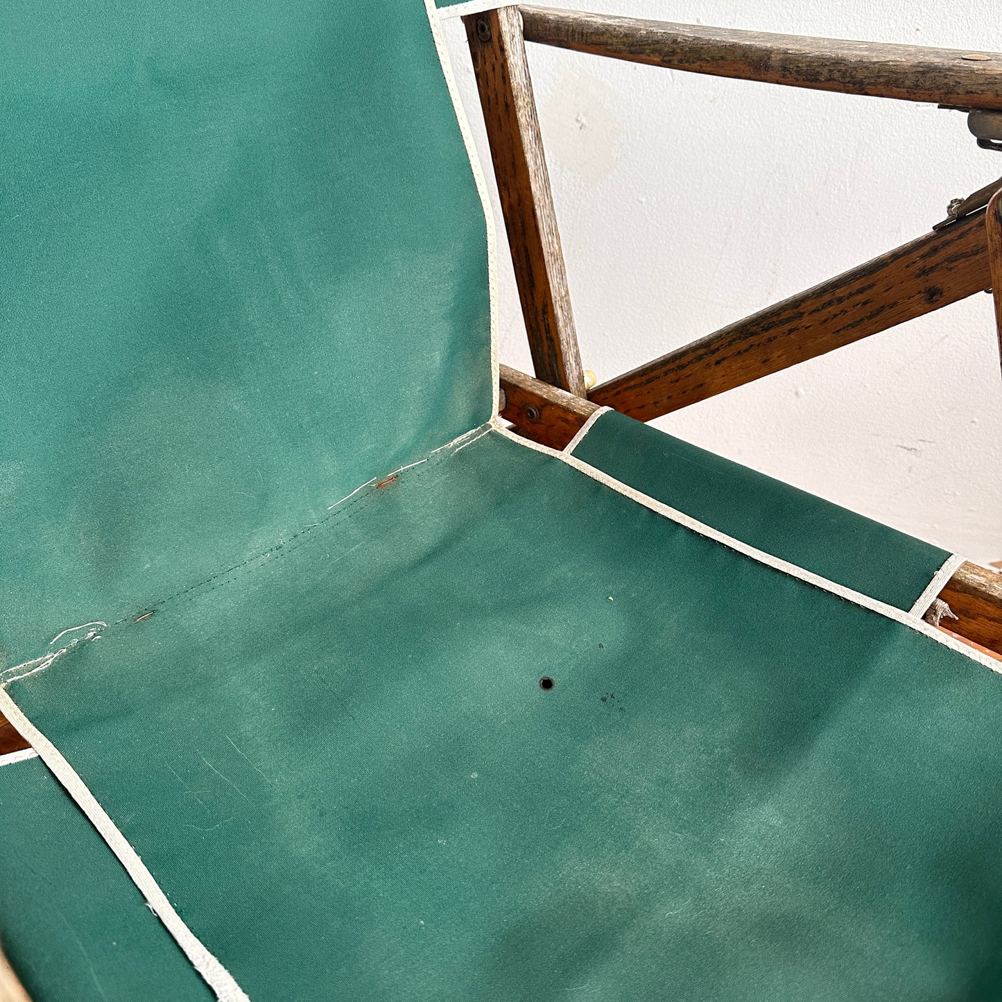 FC020 DISTRESSED WOOD WITH GREEN FABRIC DECK CHAIR