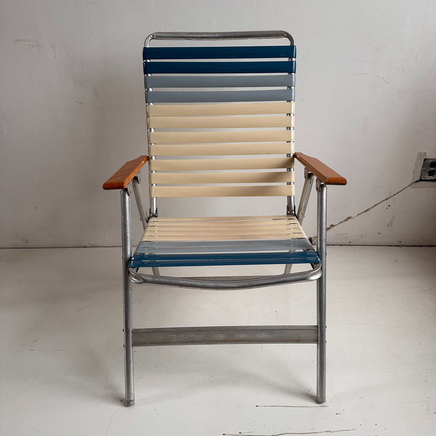 FC022 BLUE & CREAM FOLDING LAWN CHAIR