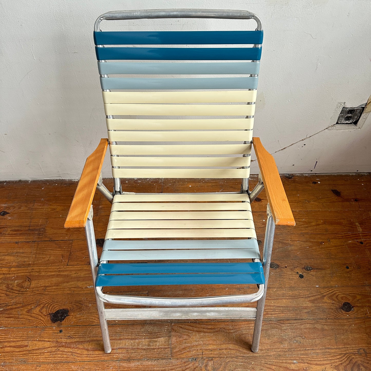 FC022 BLUE & CREAM FOLDING LAWN CHAIR