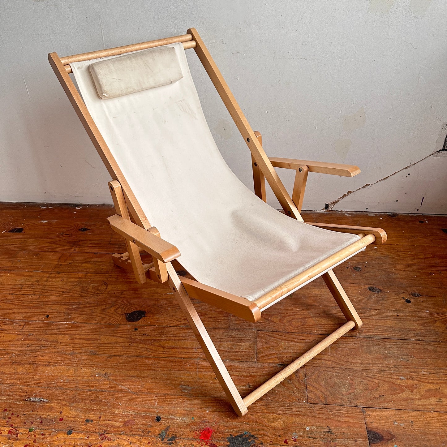 FC026 DISTRESSED BLONDE WOOD AND BEIGE FABRIC BEACH SLING CHAIR