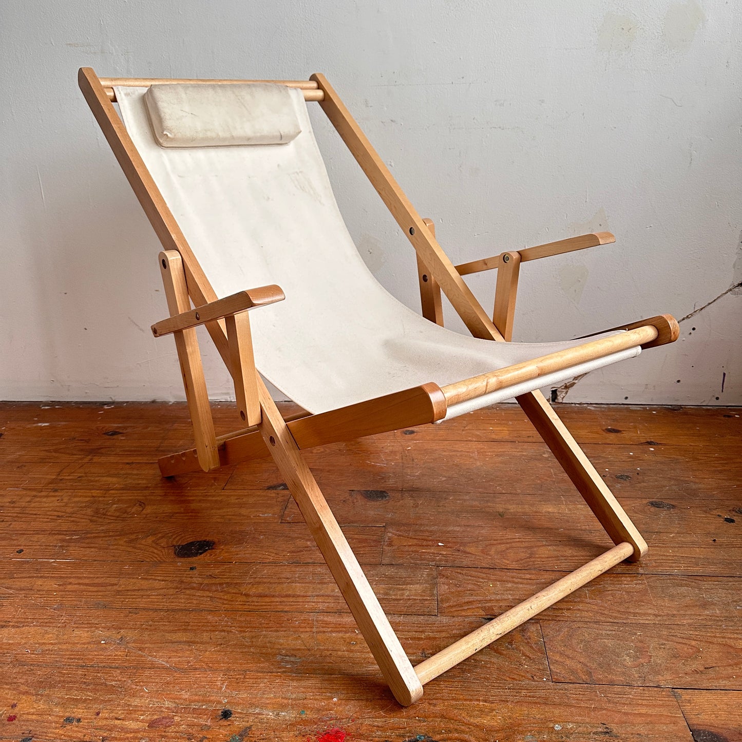FC026 DISTRESSED BLONDE WOOD AND BEIGE FABRIC BEACH SLING CHAIR