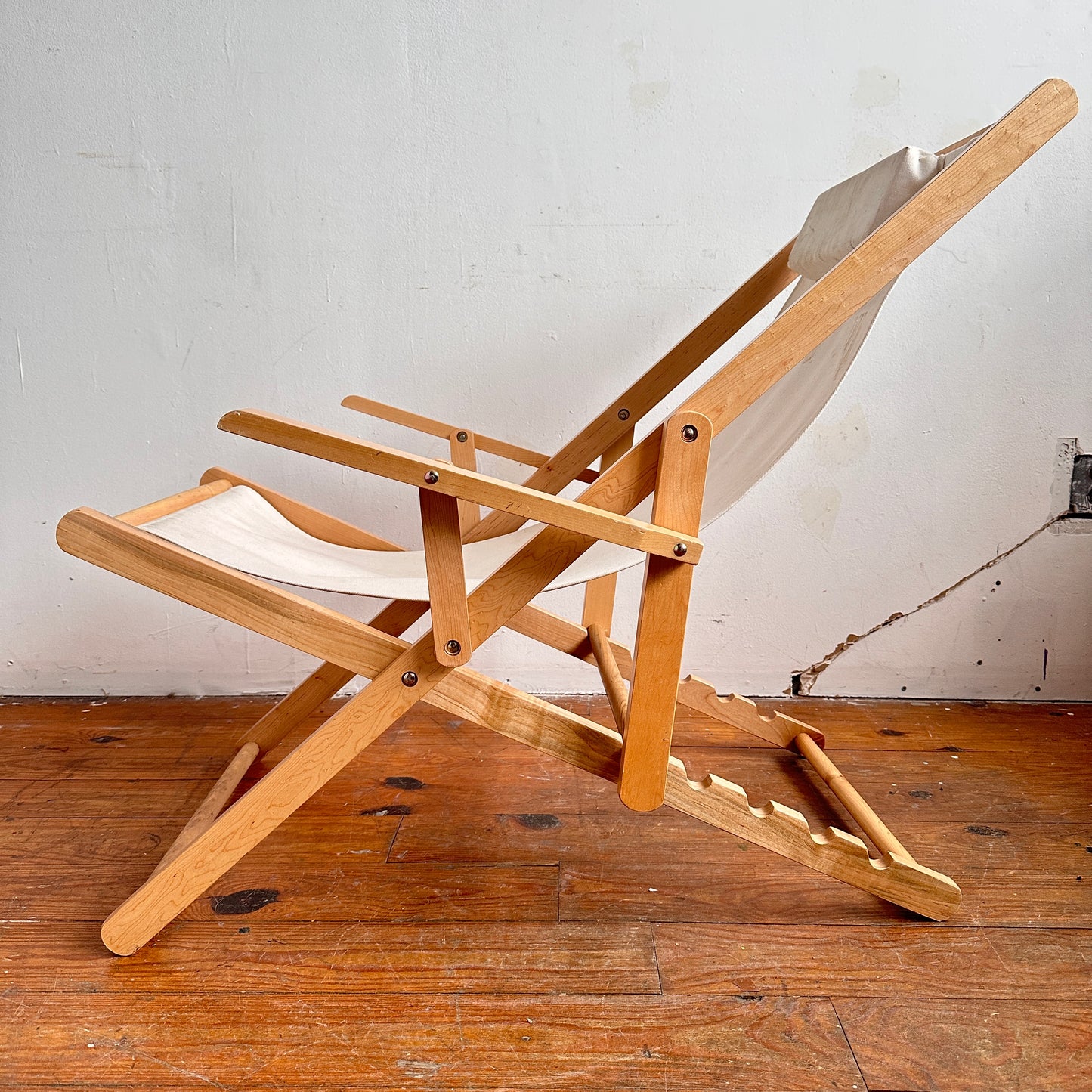 FC026 DISTRESSED BLONDE WOOD AND BEIGE FABRIC BEACH SLING CHAIR