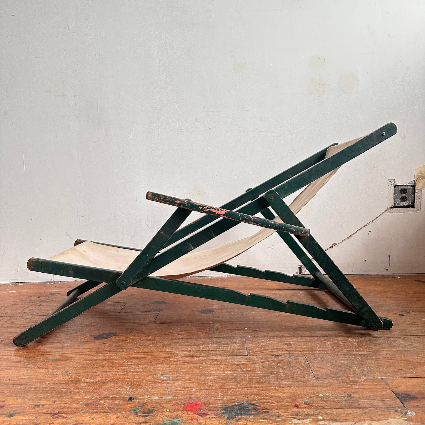 FC027 DISTRESSED ONE ARMED GREEN & BEIGE BEACH SLING CHAIR