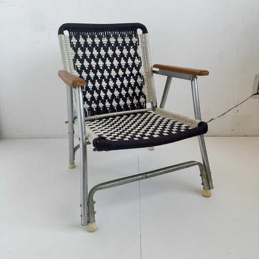 FC030 BROWN & WHITE MACRAME LAWN CHAIR