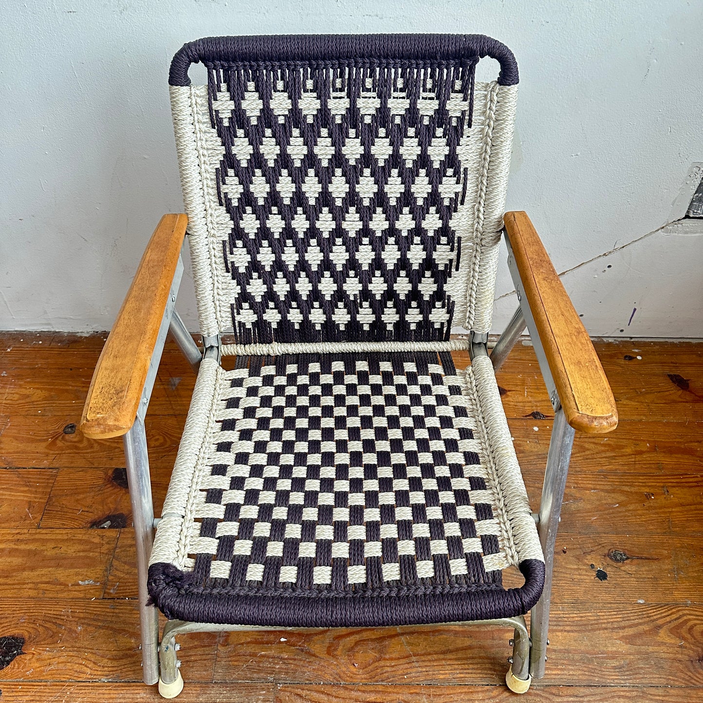 FC030 BROWN & WHITE MACRAME LAWN CHAIR