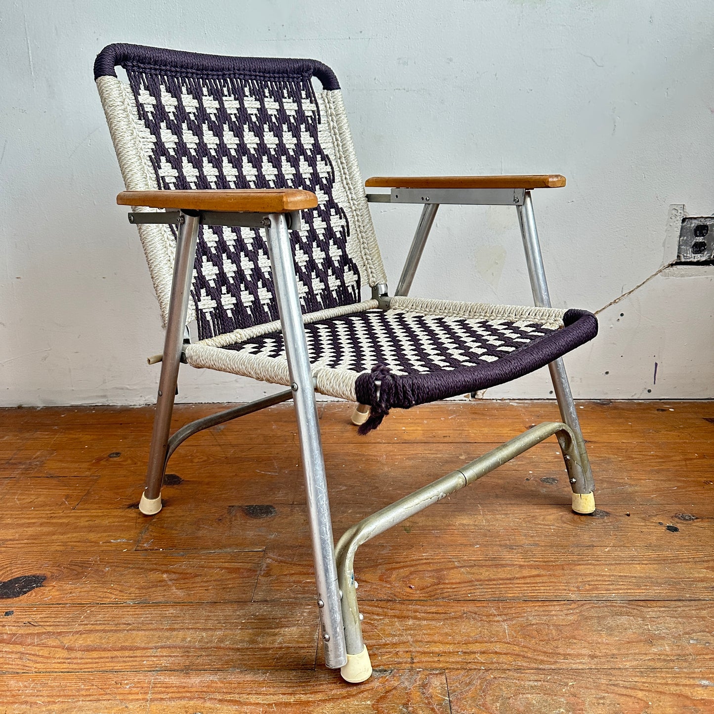 FC030 BROWN & WHITE MACRAME LAWN CHAIR