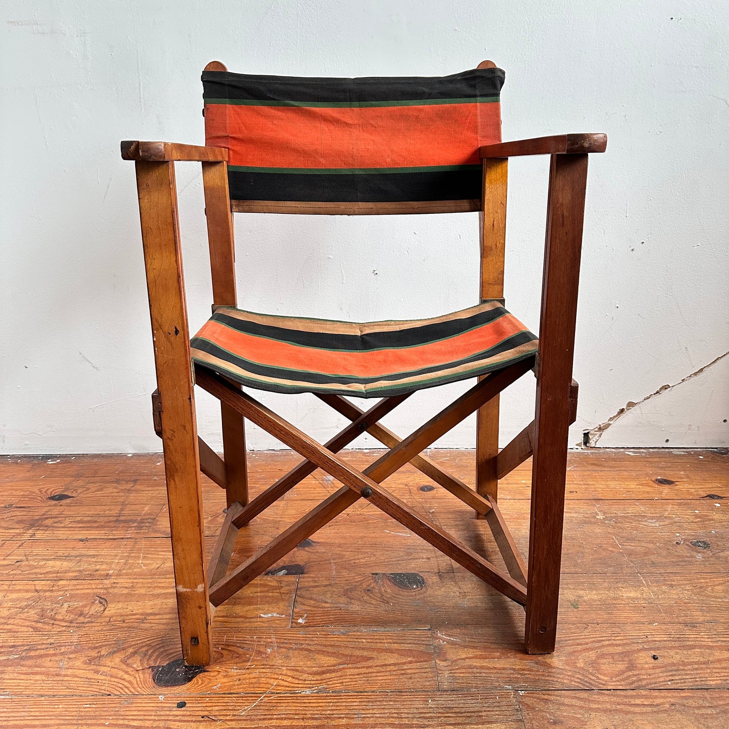 FC035 ANTIQUE WOOD DIRECTORS CHAIR